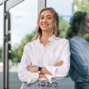 Donna in camicia casual